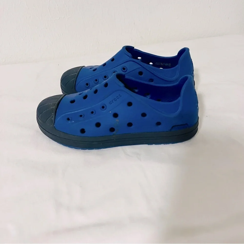 Crocs Kids' Bump-It Shoe Size J2 Blue/Navy Everyday Casual Beach Vacation Water